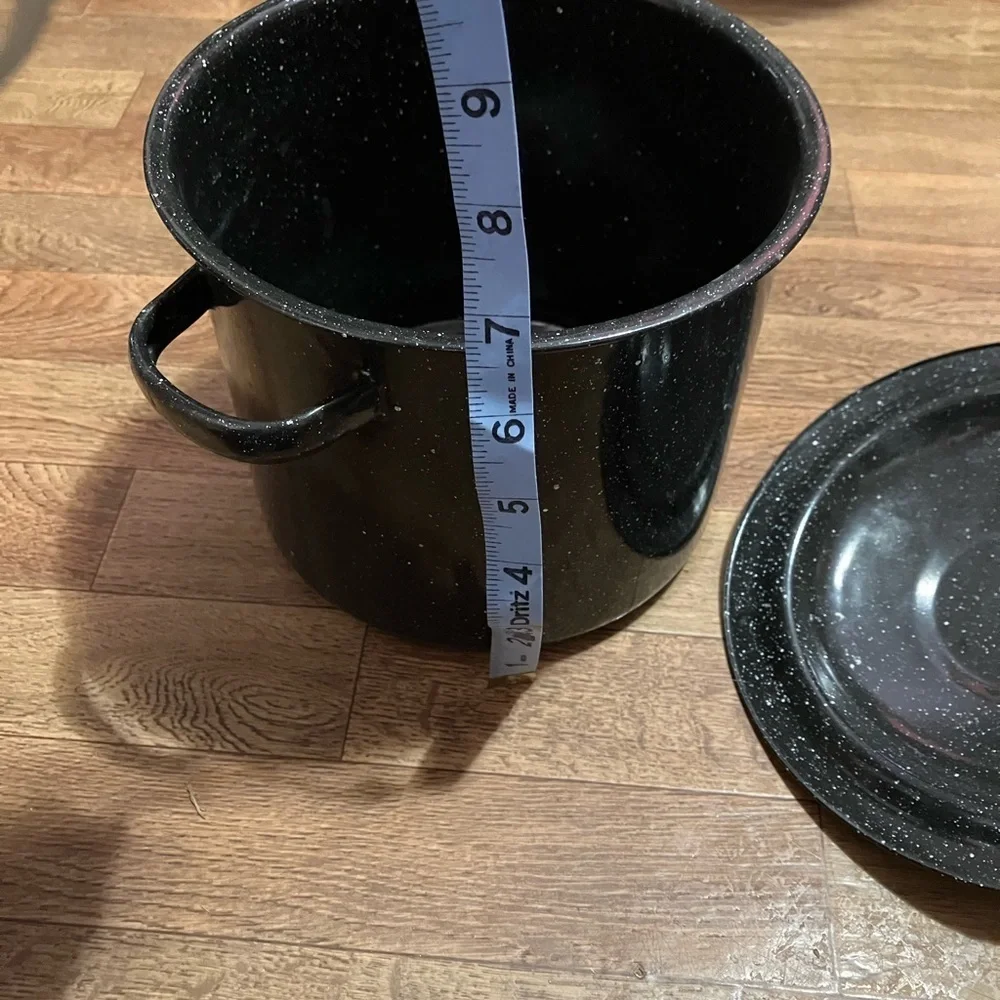 Black Dutch Oven with Sturdy Handles